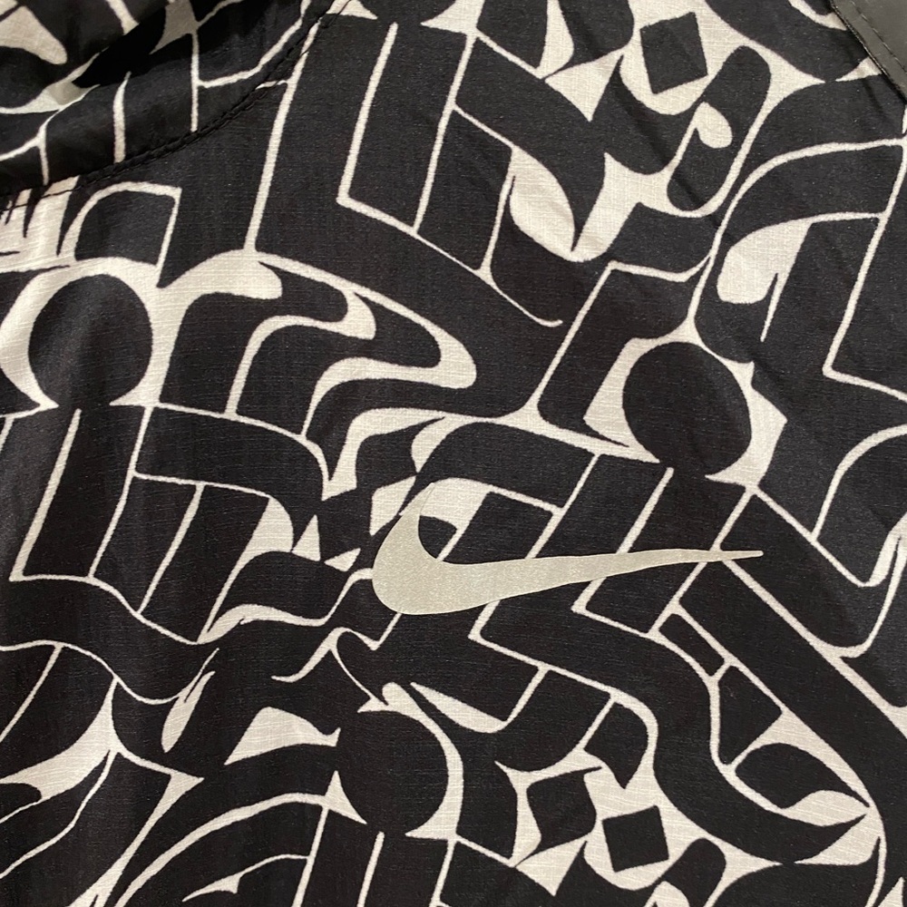 Nike windbreaker jacket size M black and white - Picture 4 of 6